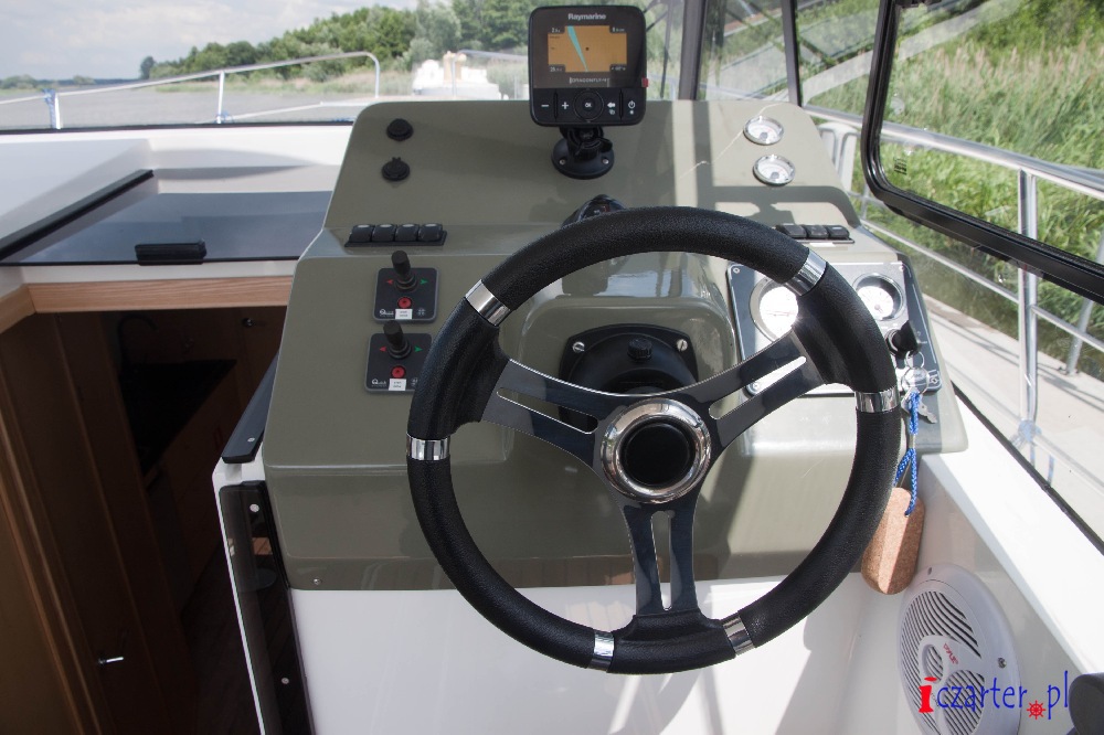 czarter jachtu Jak używać stery strumieniowe ?